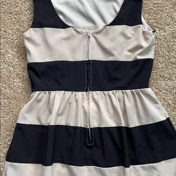 BLACK AND WHITE DRESS - Picture 6 of 7